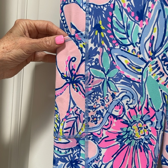 Lilly Pulitzer Luxletic Weekender High Rise Leggings, Pop Up Got Your Back, Lg. - Picture 3 of 10